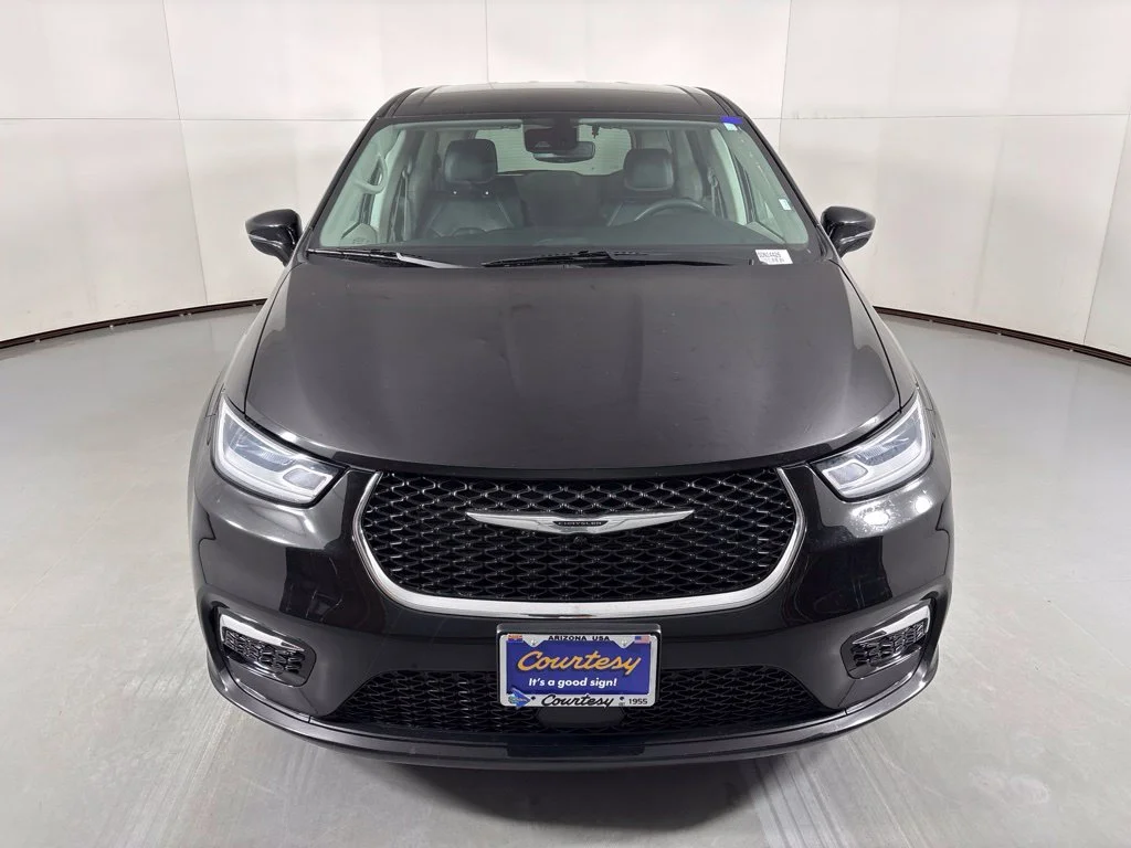 Used 2024 Black Chrysler Touring L image 3
