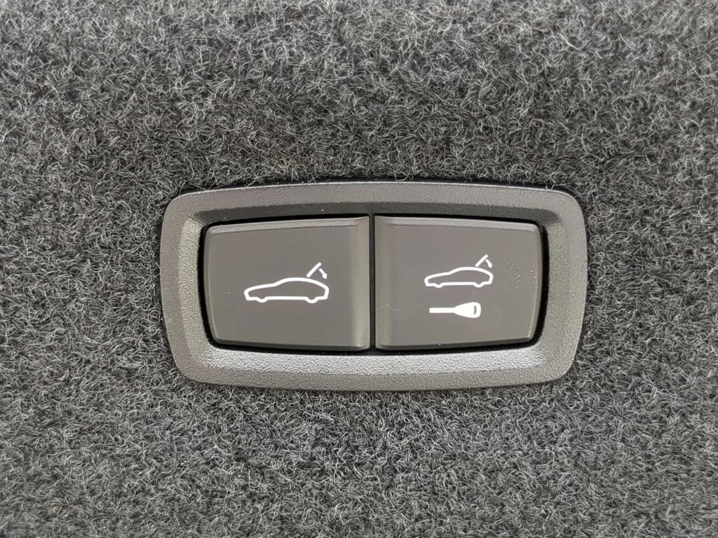 Used 2024  Porsche Base image 10
