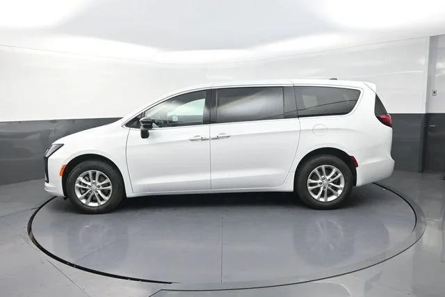 New 2027 Bright White Clear-Coat Exterior Paint Chrysler Select image 6