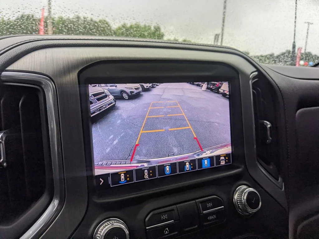 Used 2022 White Frost Tricoat GMC Denali image 17