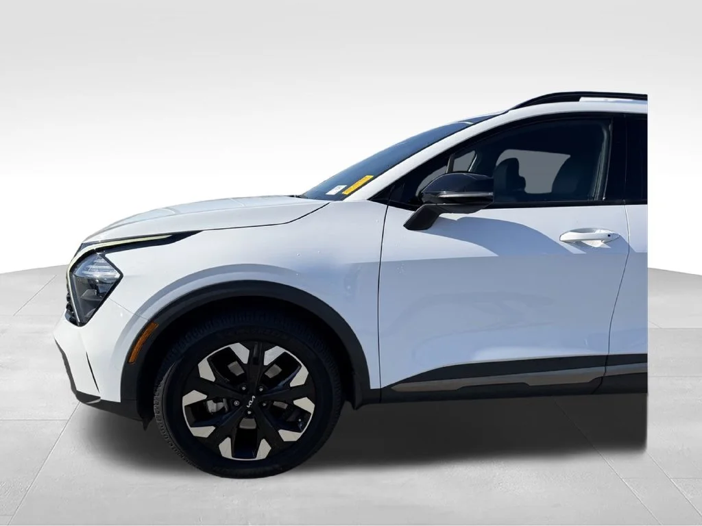 Used 2023 White Kia X-Line image 22