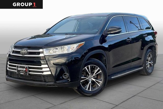 Pre-Owned 2019 Toyota Highlander LE FWD I4 FWD