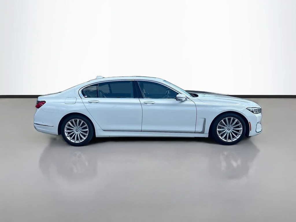 Used 2022 Alpine White BMW 740i image 2