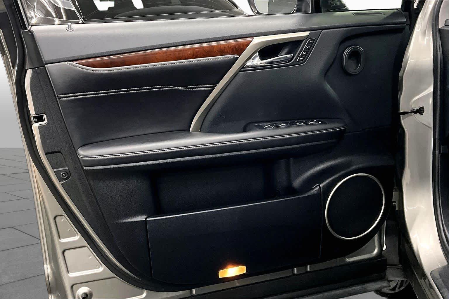 Used 2018 Atomic Silver Lexus  image 20