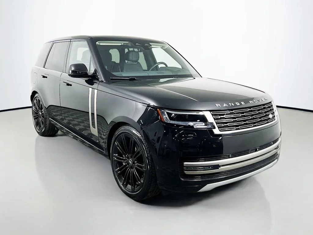 Used 2024 Santorini Black Metallic Land Rover SE image 3