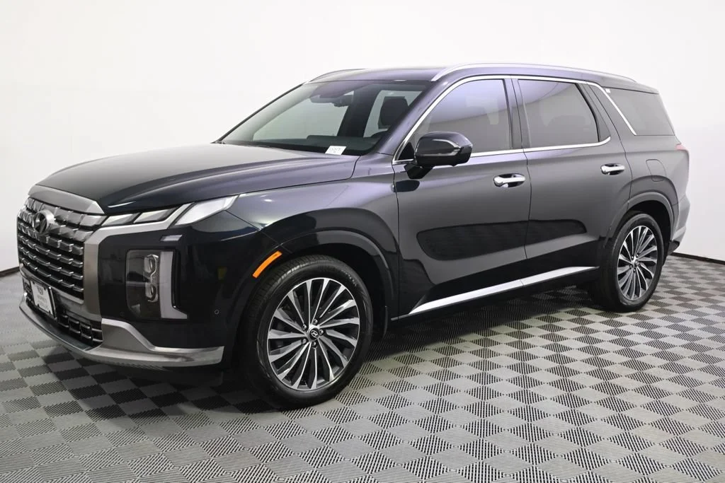 Used 2023 Hyundai Palisade Calligraphy with VIN KM8R7DGE4PU526478 for sale in Minneapolis, Minnesota