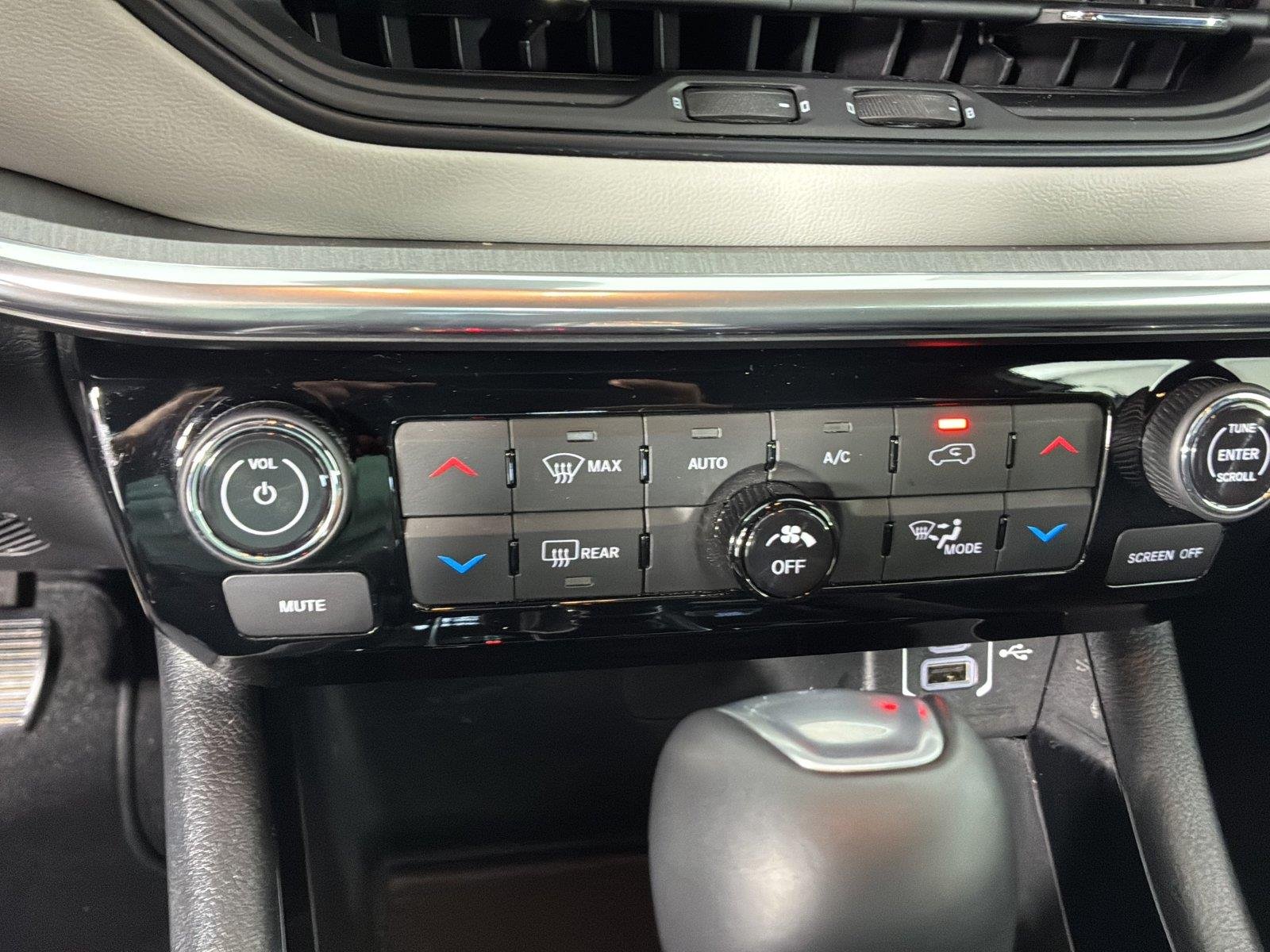 Used 2024 Bright White Clearcoat Jeep Limited image 21