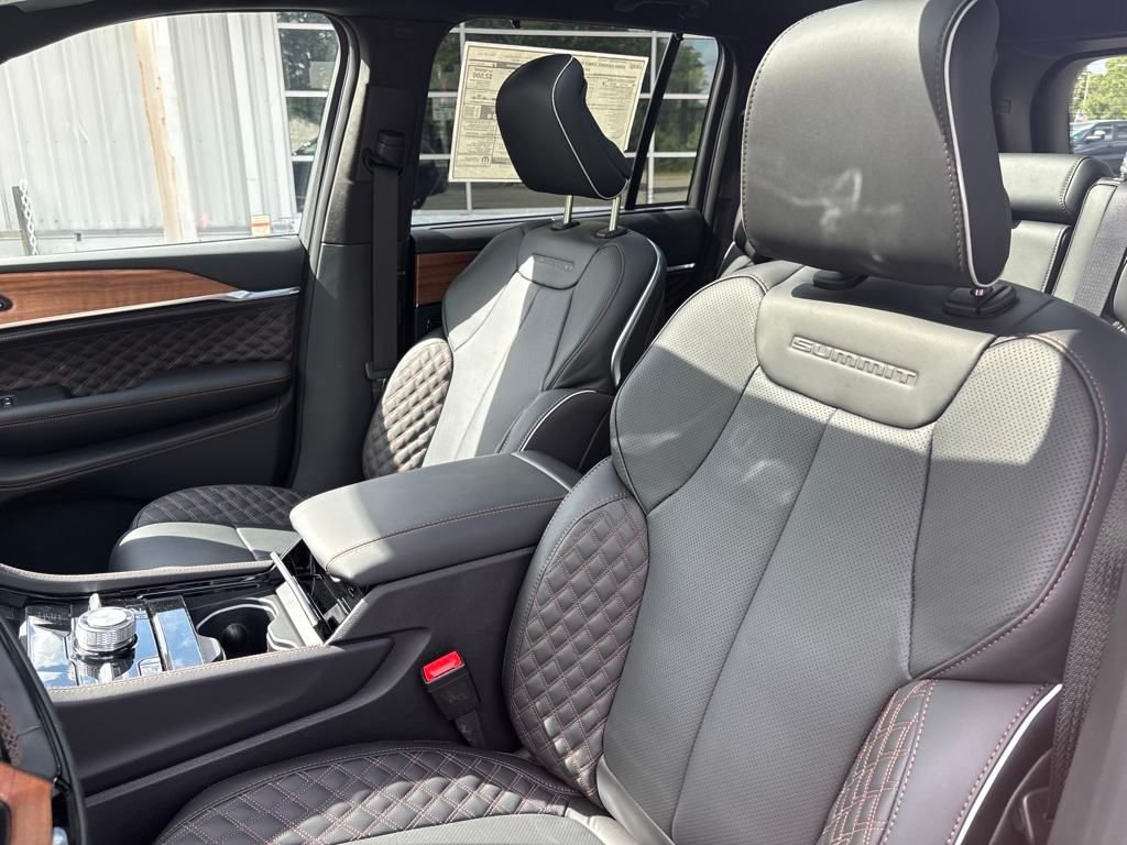 Used 2025 Black Jeep Summit image 19