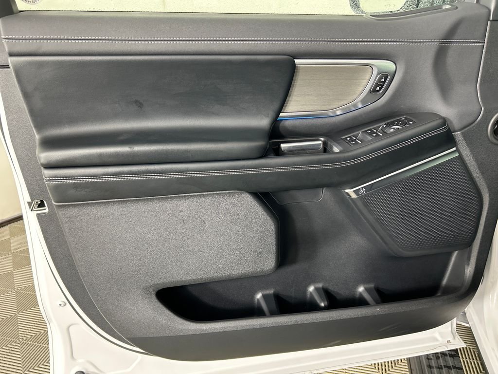Used 2025 White Ford Platinum image 11
