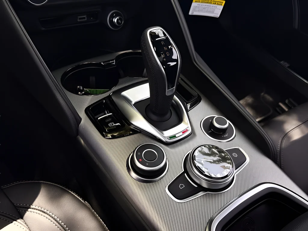 2026 Alfa Romeo Giulia Base - Photo 11