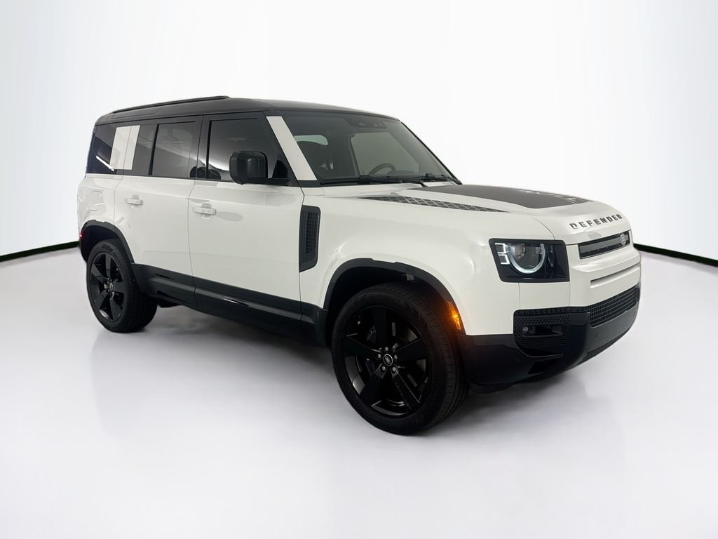 Used 2025 White Land Rover X-Dynamic SE image 3