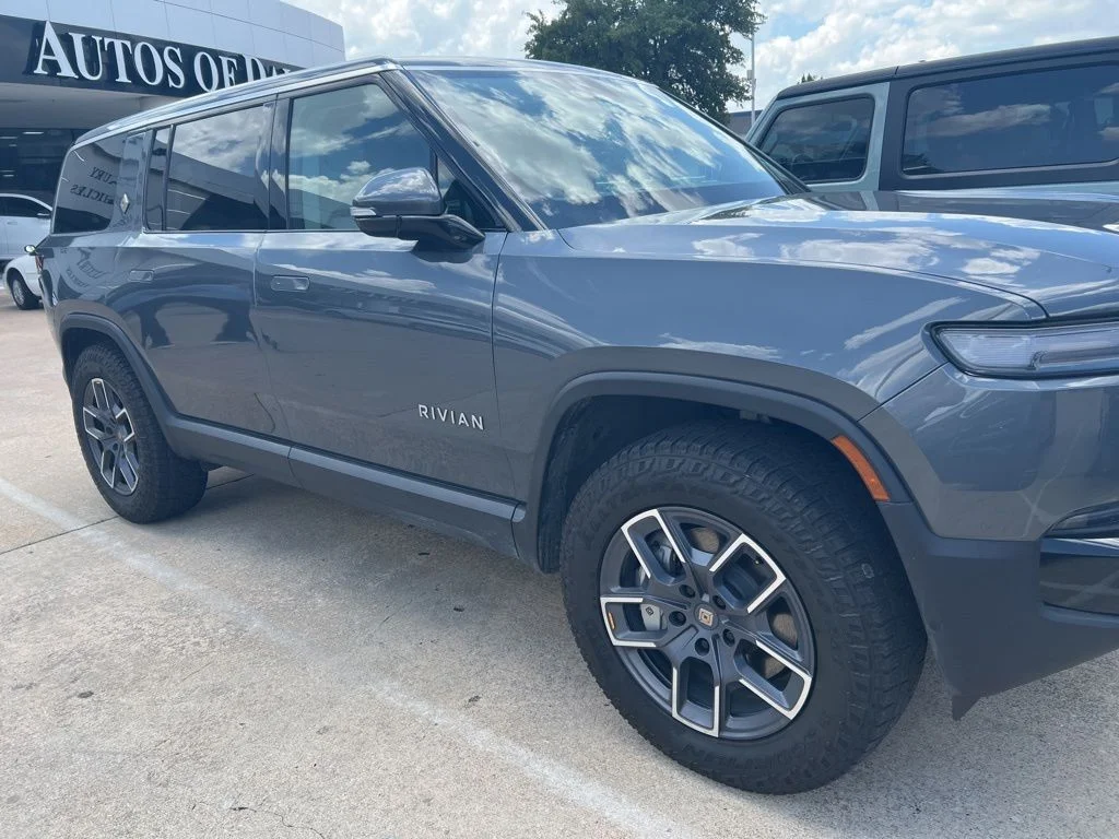 Used 2025 Gray Rivian  image 1