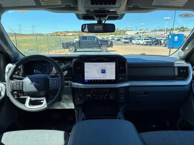 New 2027 Oxford White Ford XLT image 10