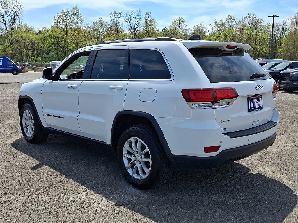 Used 2021 Bright White Clearcoat Jeep Laredo E image 8