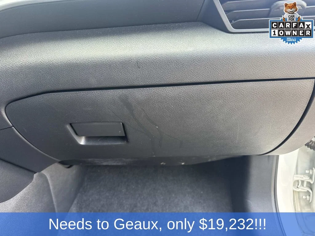 Used 2025 White Nissan 2.5 SV image 25