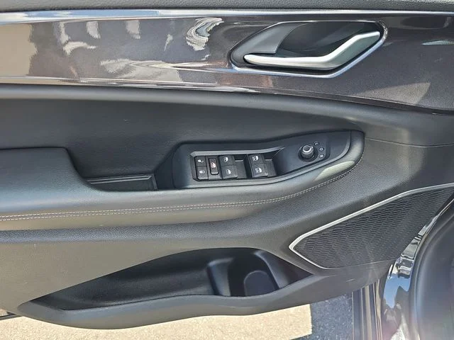 Used 2022 Black Jeep Altitude image 25