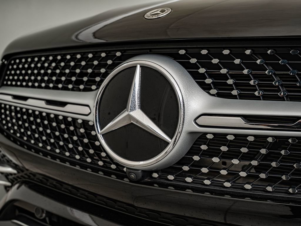 Used 2022 Black Mercedes-Benz GLC 300 image 12