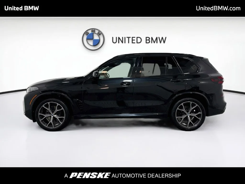 Used 2024 Black Sapphire Metallic BMW sDrive40i image 8