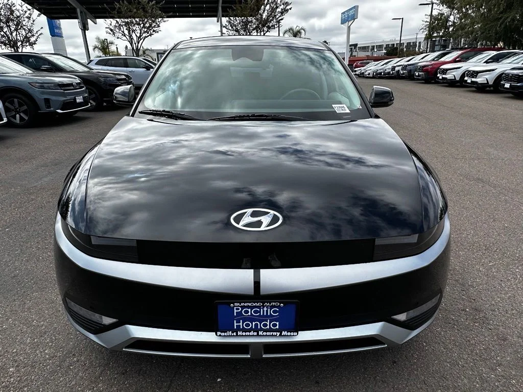 Used 2024 Black Hyundai SEL image 3