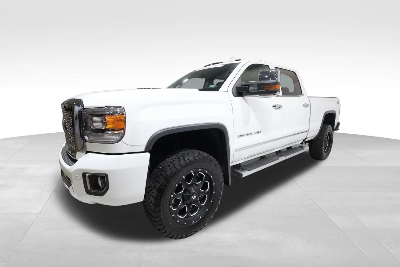 Used 2016 SUMMIT WHITE GMC Denali image 6