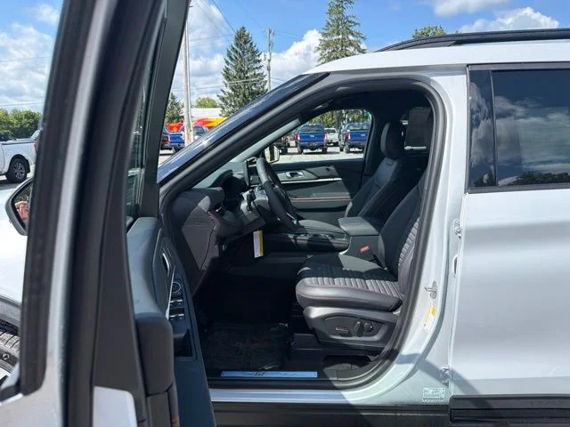New 2026 Space White Metallic Ford ST-Line image 19