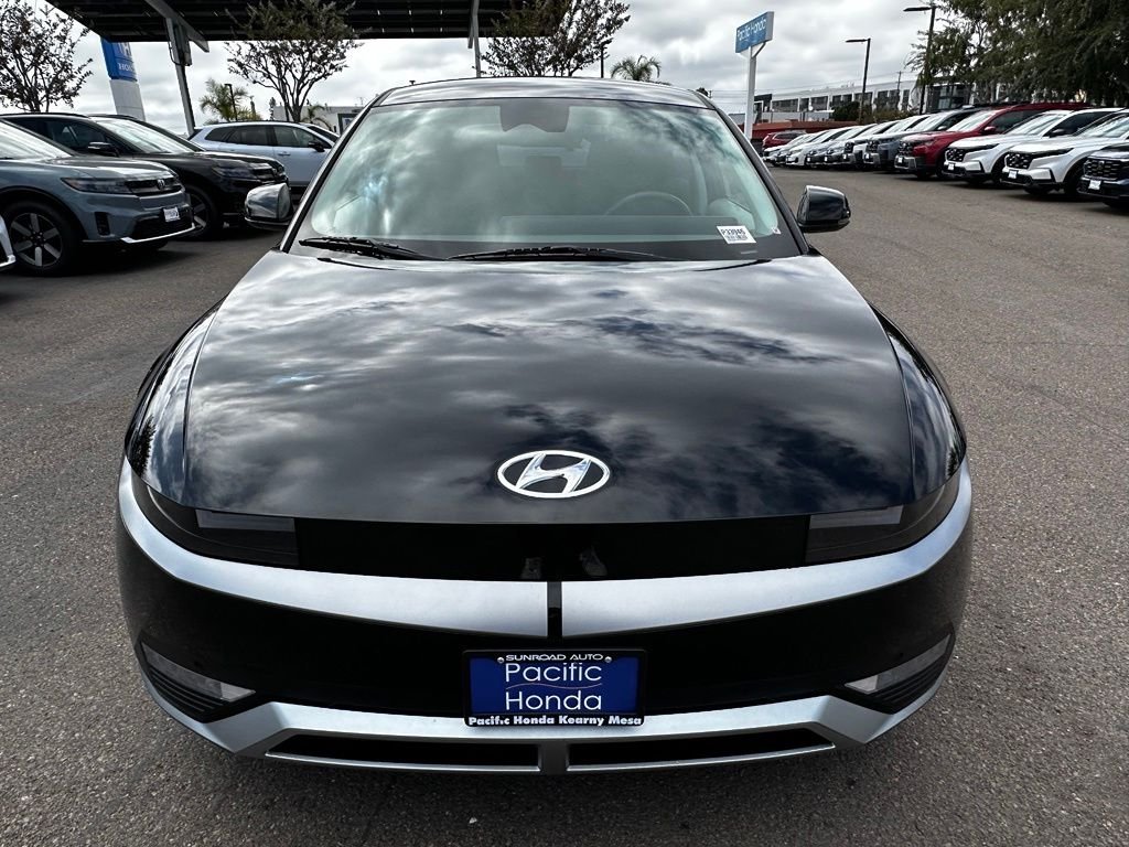 Used 2024 Black Hyundai SEL image 3