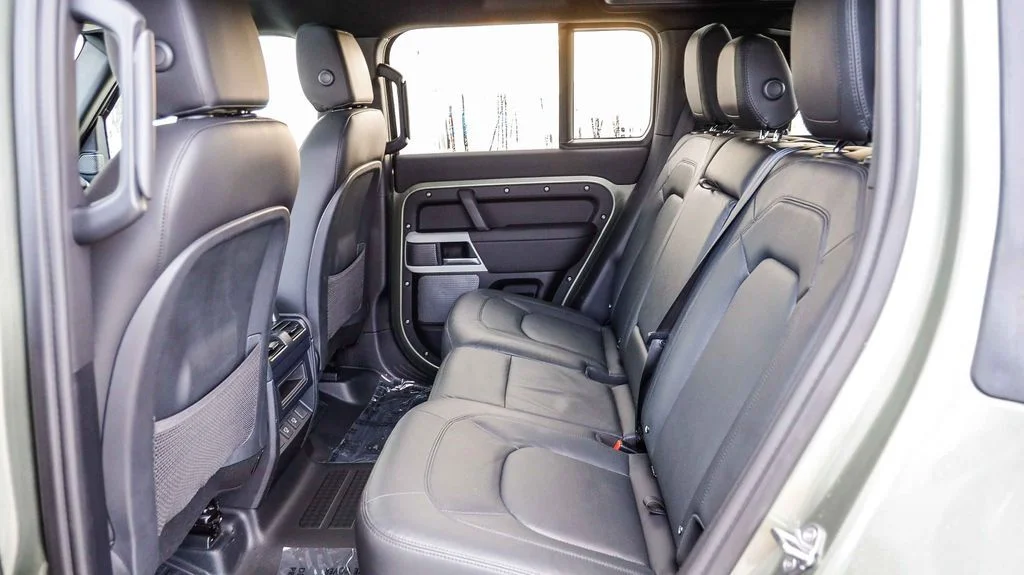 Used 2024  Land Rover S image 23