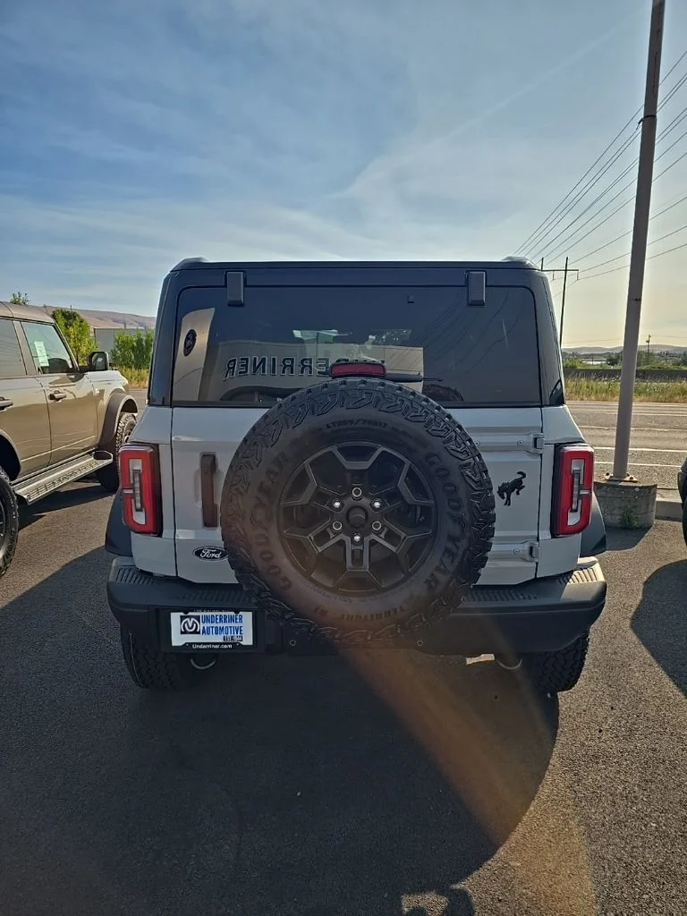 New 2026 Avalanche Gray Ford Badlands® image 3