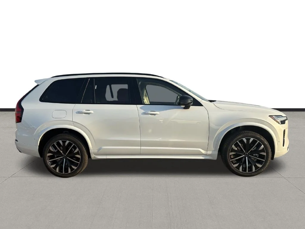 New 2026 Crystal White Volvo Ultra image 2