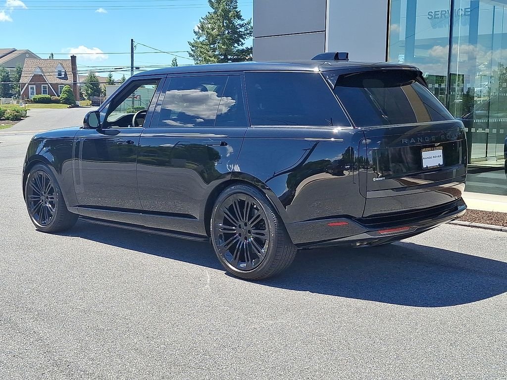New 2026 Santorini Black Land Rover SE image 4