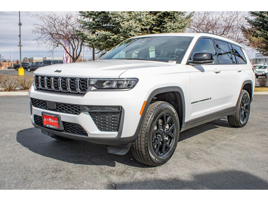 New 2026 Bright White Clearcoat Jeep Laredo Altitude image 4