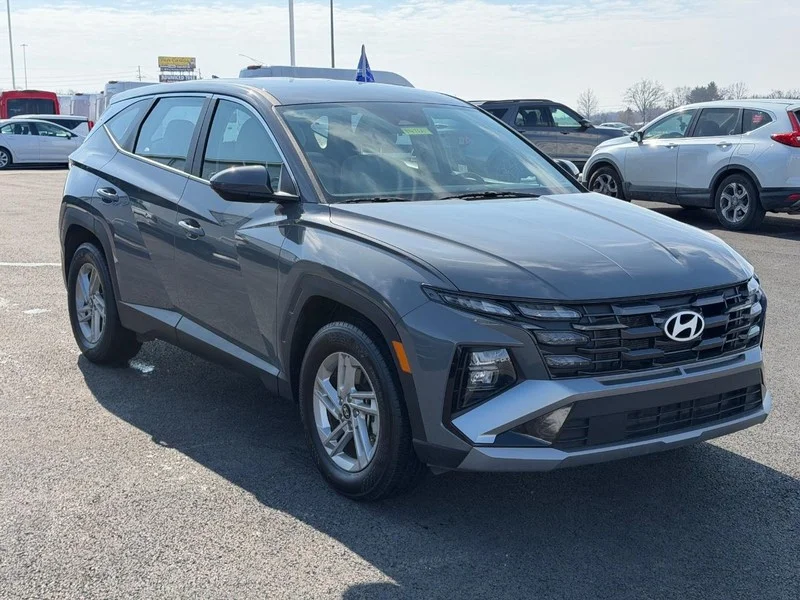 Certified Used 2025 Hampton Gray Hyundai SE image 3