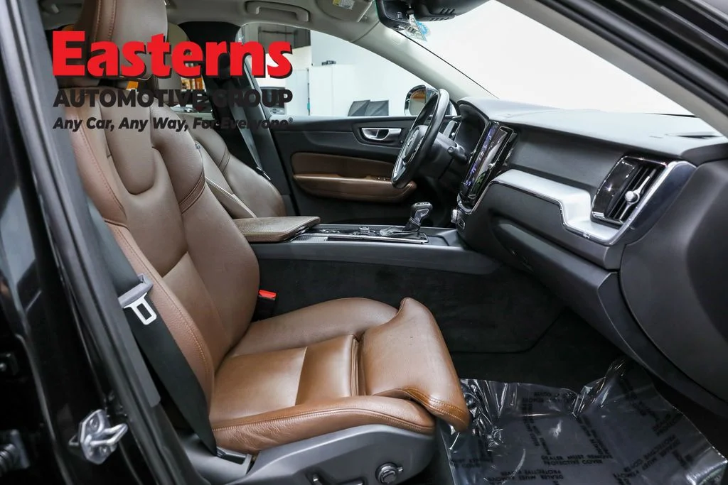 Used 2019 Black Volvo T5 Momentum image 24