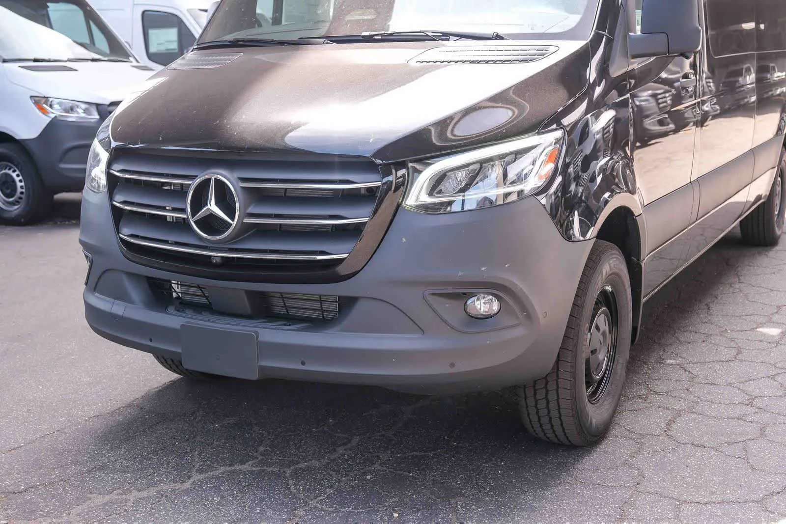 New 2026 Obsidian Black Metallic Mercedes-Benz Passenger 170WB High Roof RWD 2.0L I4 Diesel Turbo image 11