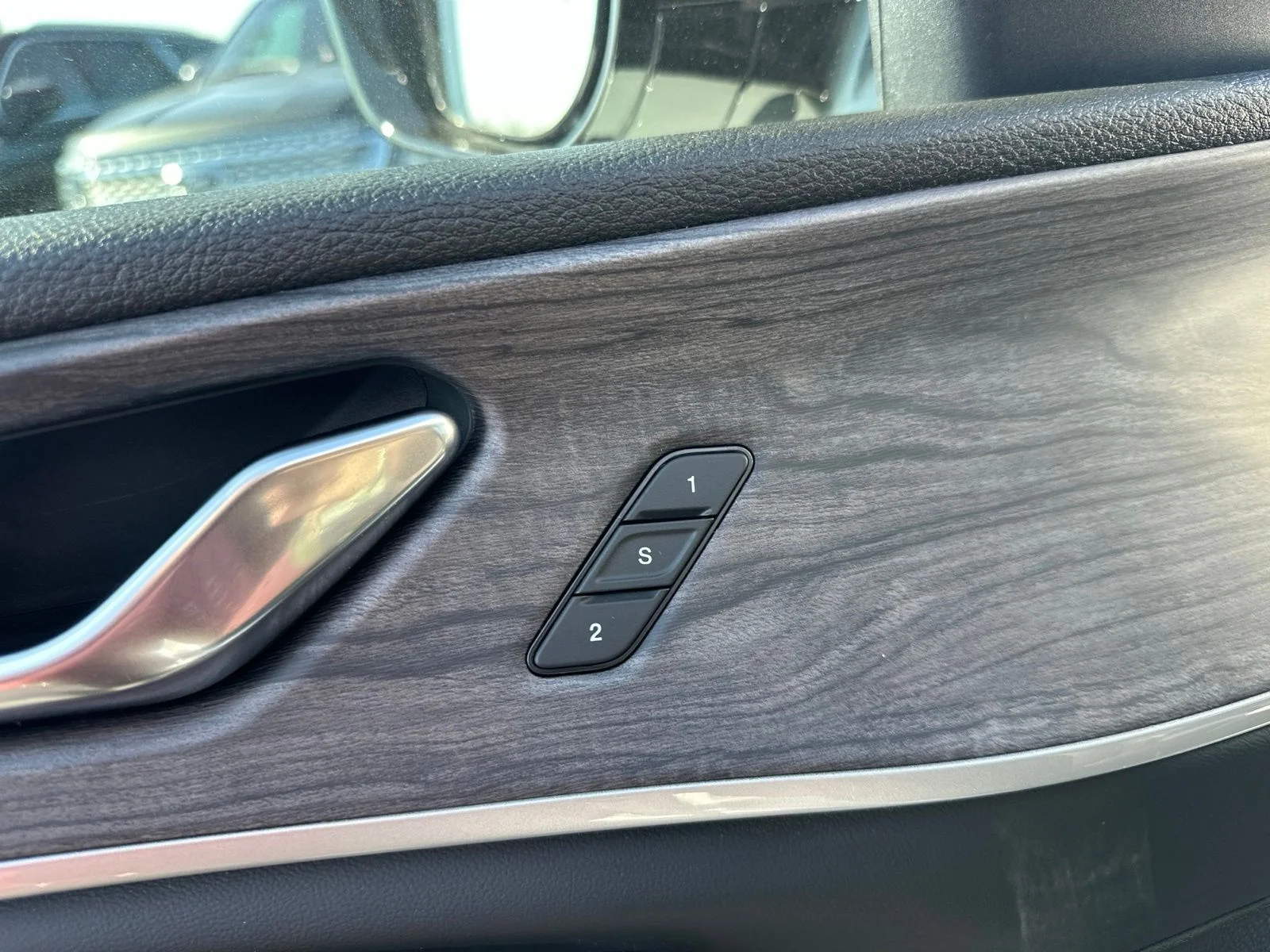 Used 2022 White Jeep 4xe image 19