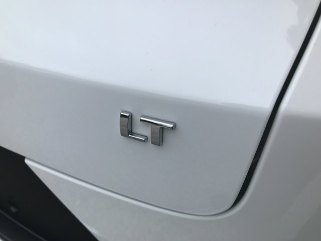 Used 2024 Summit White Chevrolet LT image 9