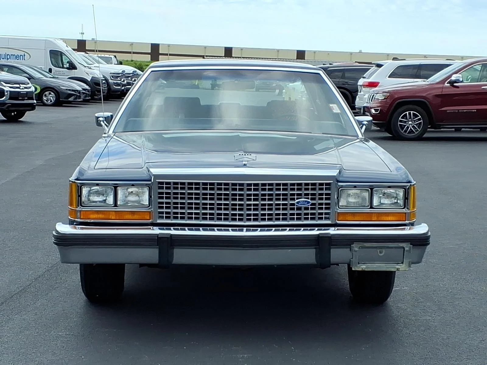 Used 1986 Blue Ford Crown Victoria image 16