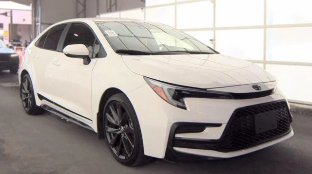 Used 2025 Ice Cap Toyota SE image 2