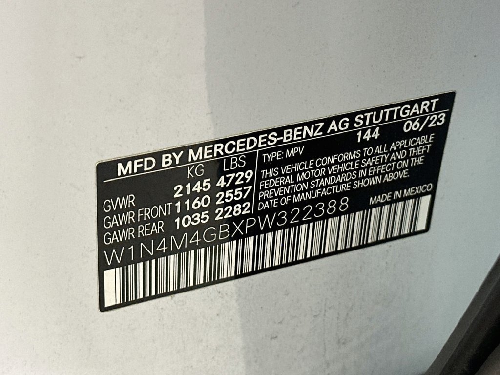 Used 2023 White Mercedes-Benz GLB 250 image 34