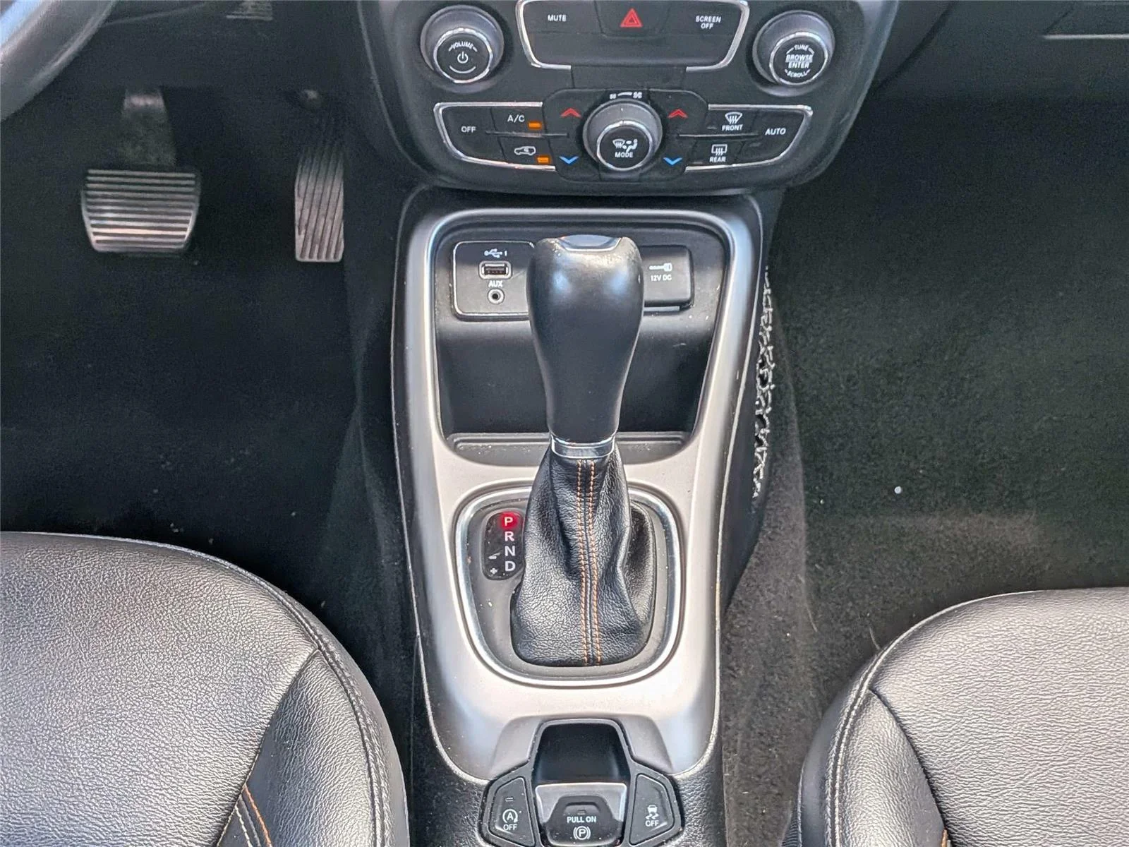 Used 2021  Jeep Latitude image 18