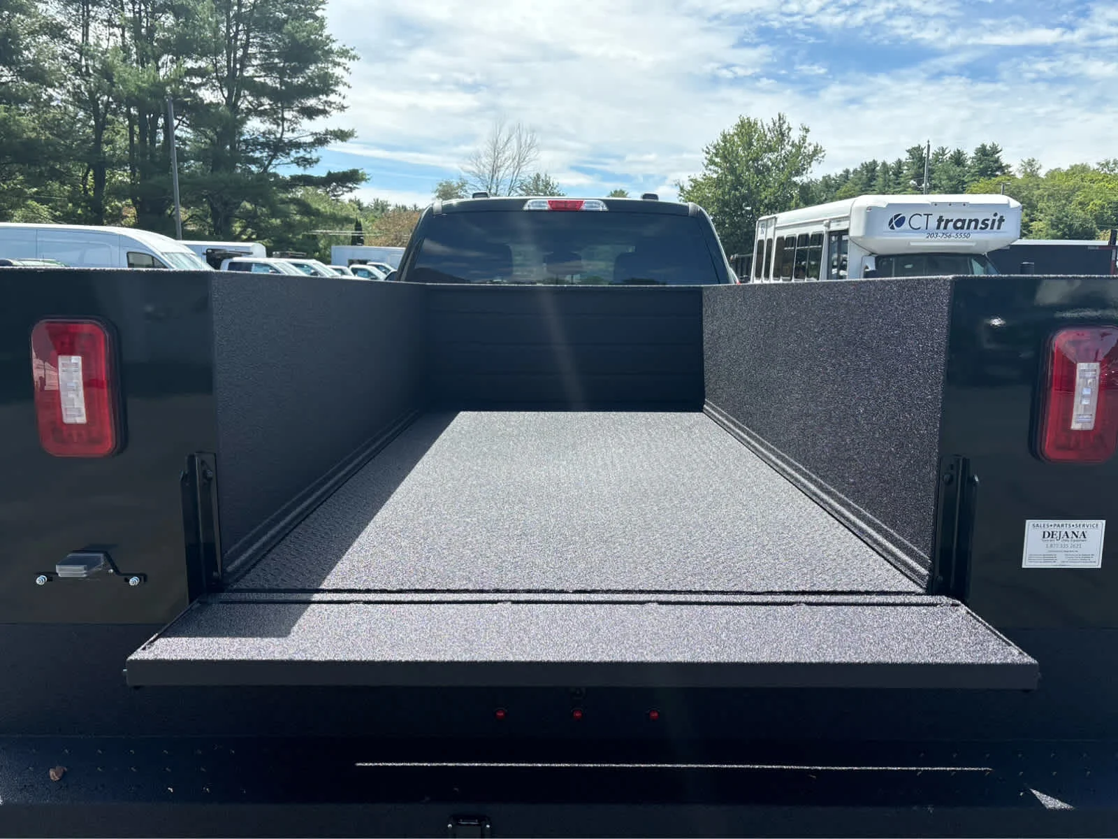 2025 Ford F-350 Super Duty Chassis Cab XLT - Photo 9