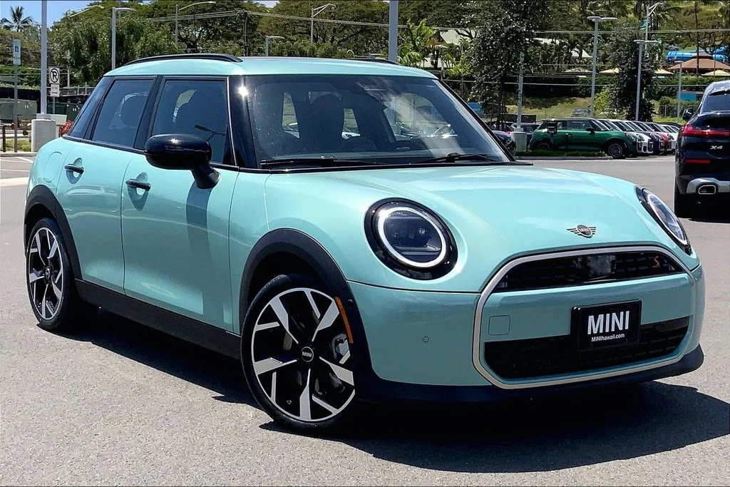 2026 MINI Hardtop Cooper S Signature's photo