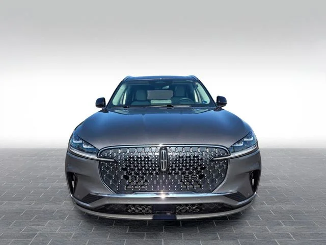 Used 2025 Gray Lincoln Reserve image 2