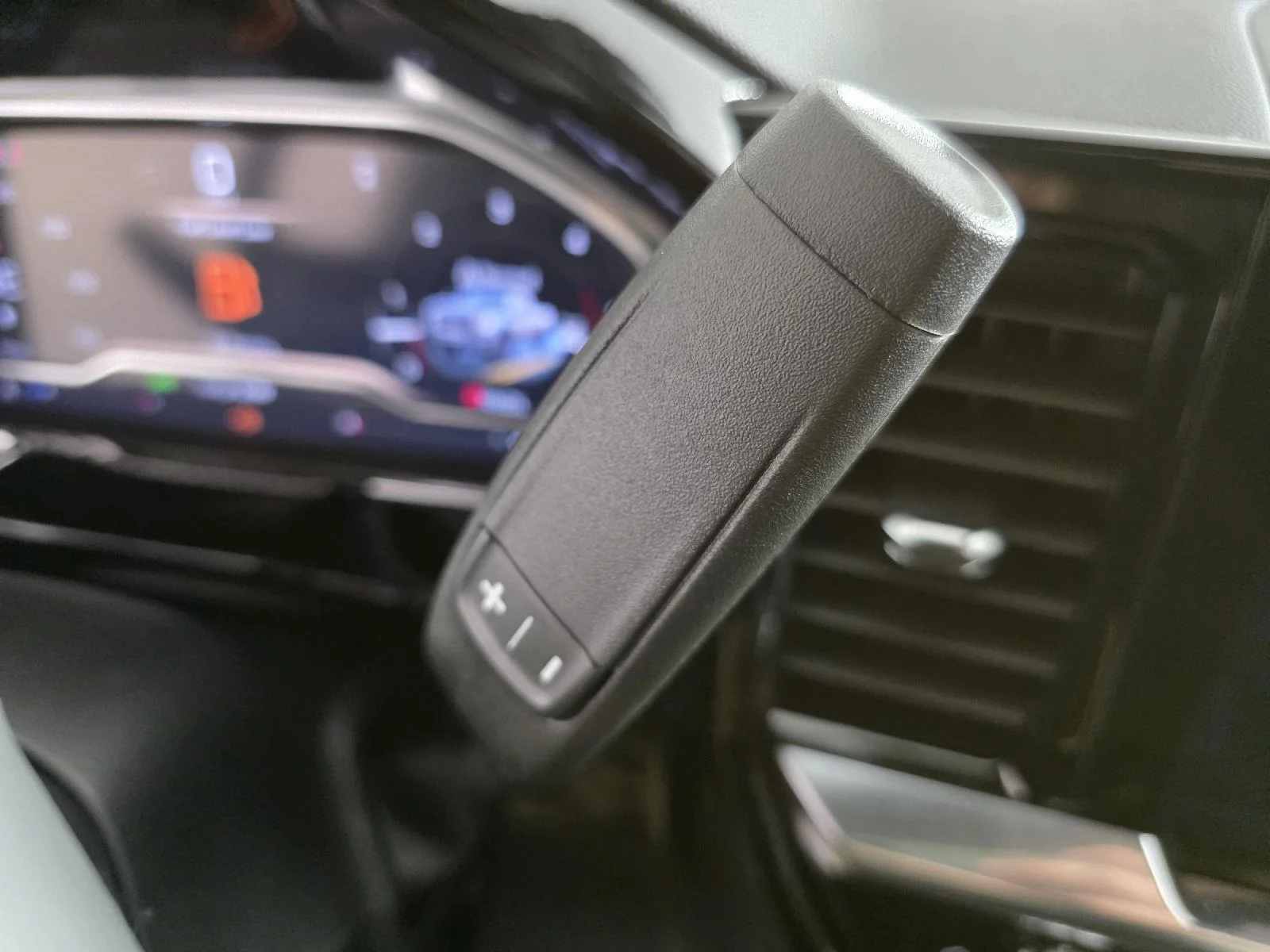 New 2025 Sterling Metallic GMC SLT image 31