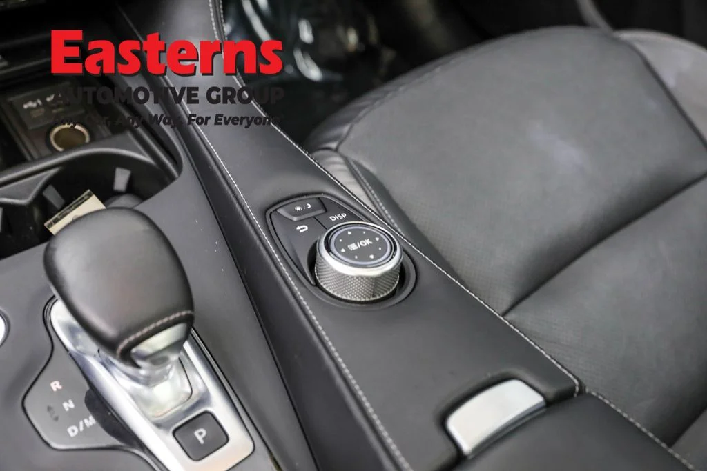 Used 2022 Gray INFINITI LUXE image 21