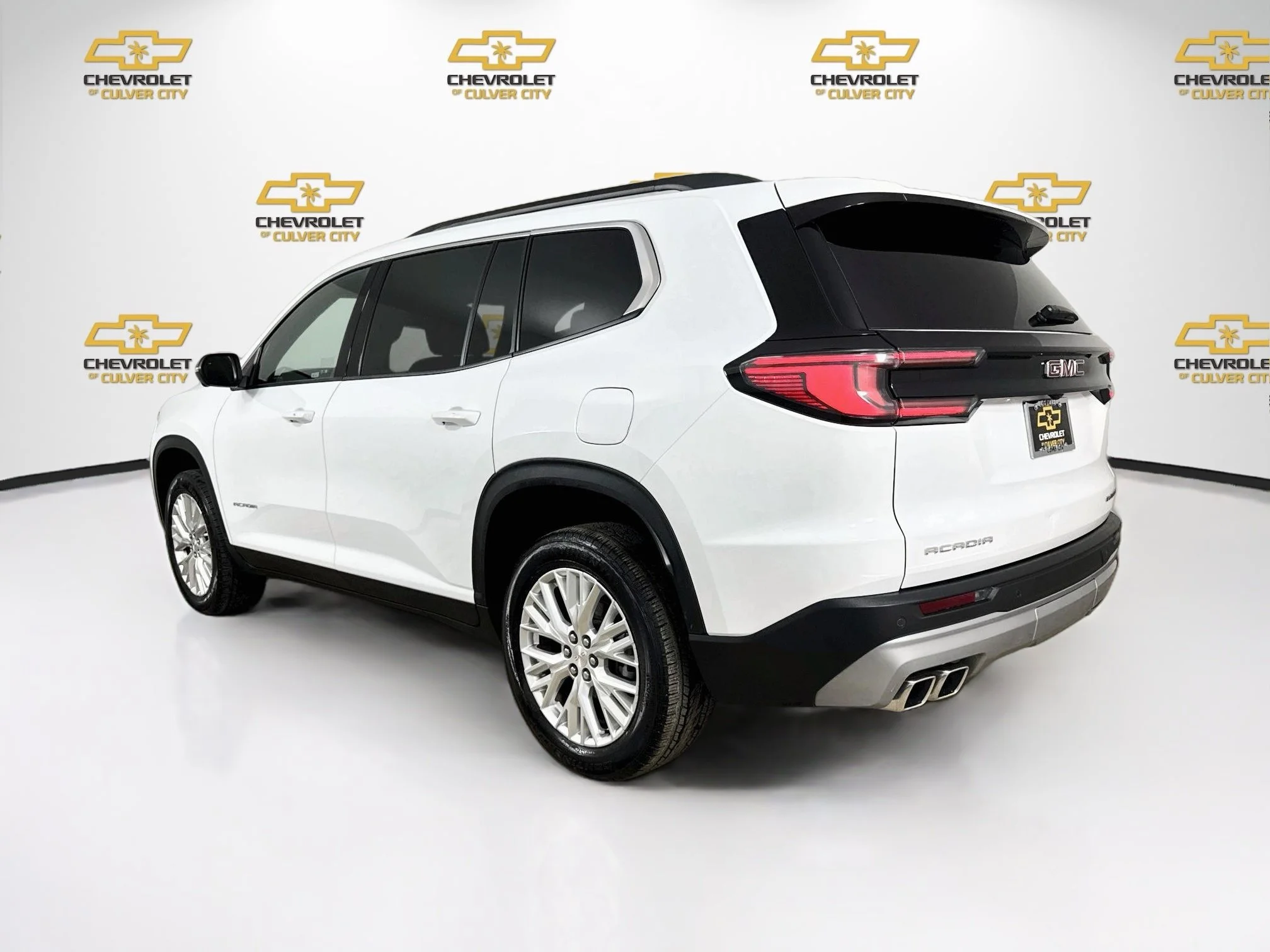 Used 2024 Summit White GMC Elevation image 6