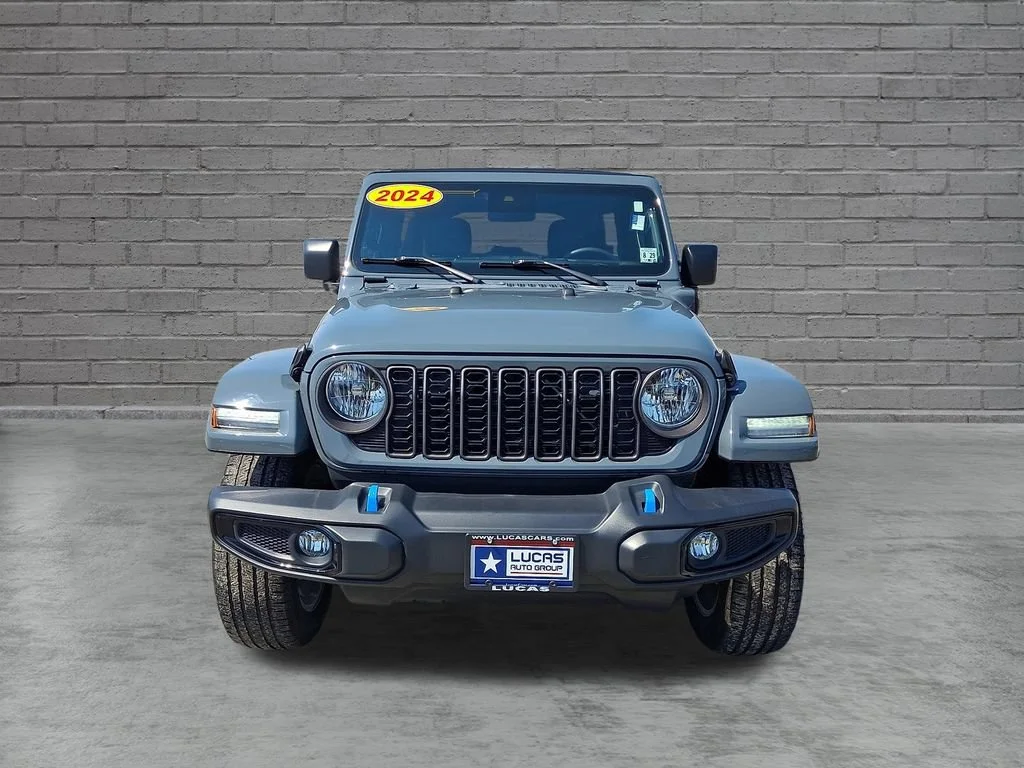 Used 2024 Anvil Clear Coat Jeep Sport S image 4