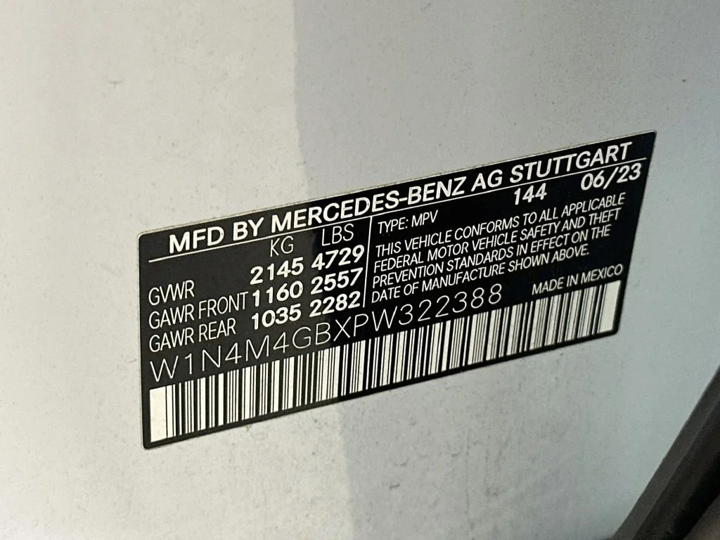 Used 2023 Digital White Metallic Mercedes-Benz GLB 250 image 34