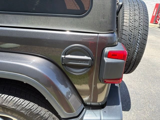 Used 2023 Gray Jeep Sahara image 17