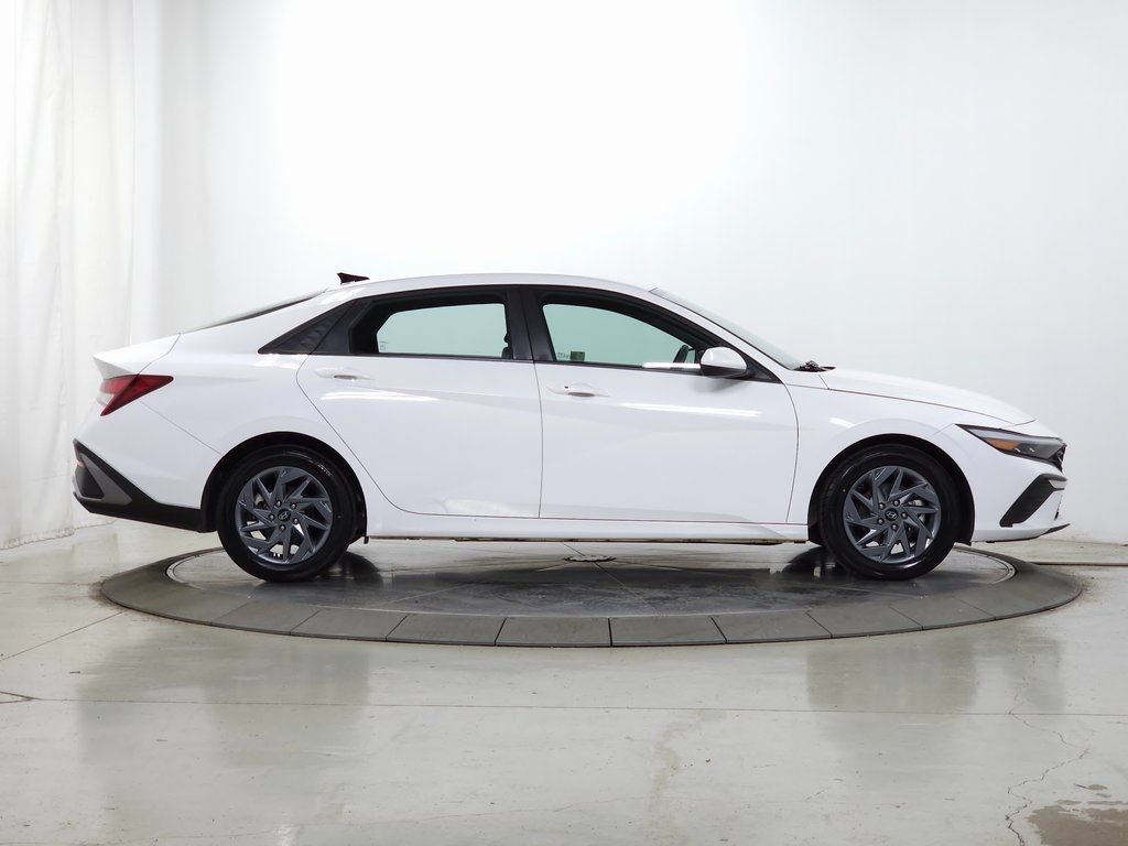 2024 Hyundai Elantra SEL - Photo 10
